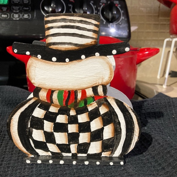 Folk Hand painted napkin holder snowman, ornaments, towels, plate. Curtain ties - Picture 9 of 13